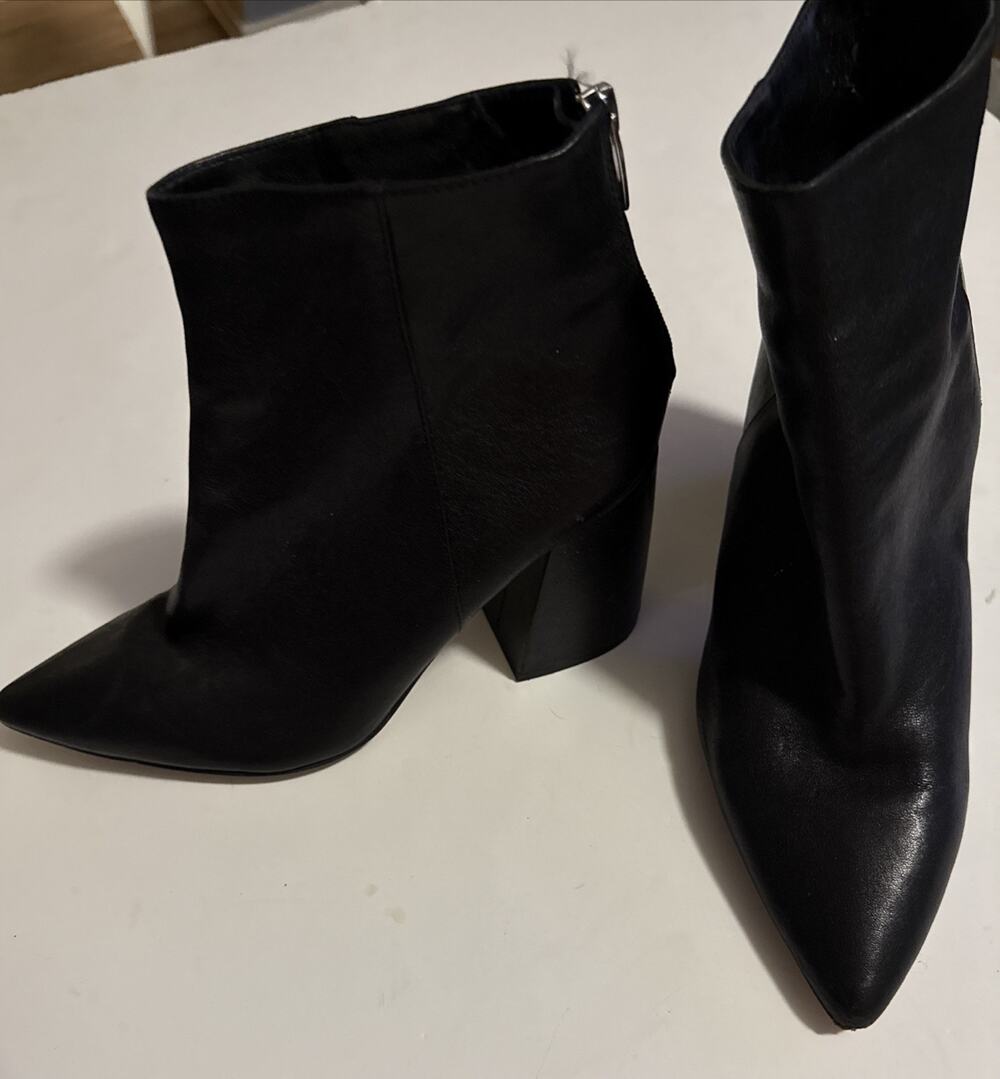 Vince Camuto Womens Black Leather Pointed Toe Ankle Bootie Boots Size US 8.5